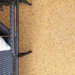 Piso drenante monolítico com seixos de quartzo | Drenopav