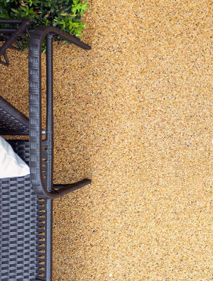 Piso drenante monolítico com seixos de quartzo | Drenopav